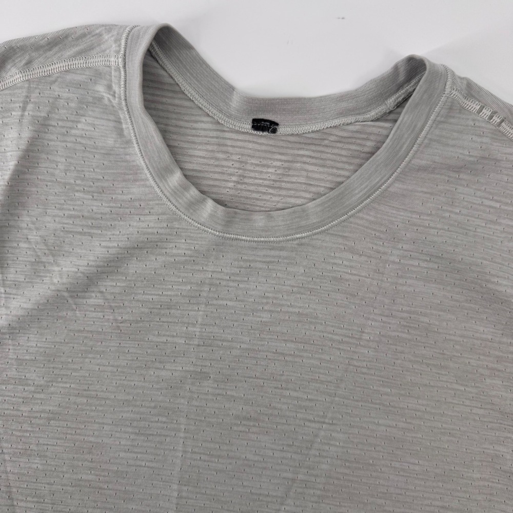 Lululemon Metal Vent Tech T-Shirt Mens M Grey Short Sleeve Seamless Athletic